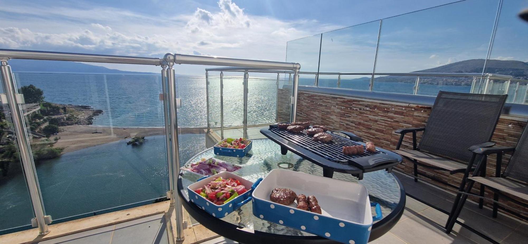 Апартаменты Sadet'S Penthouse Saranda Экстерьер фото